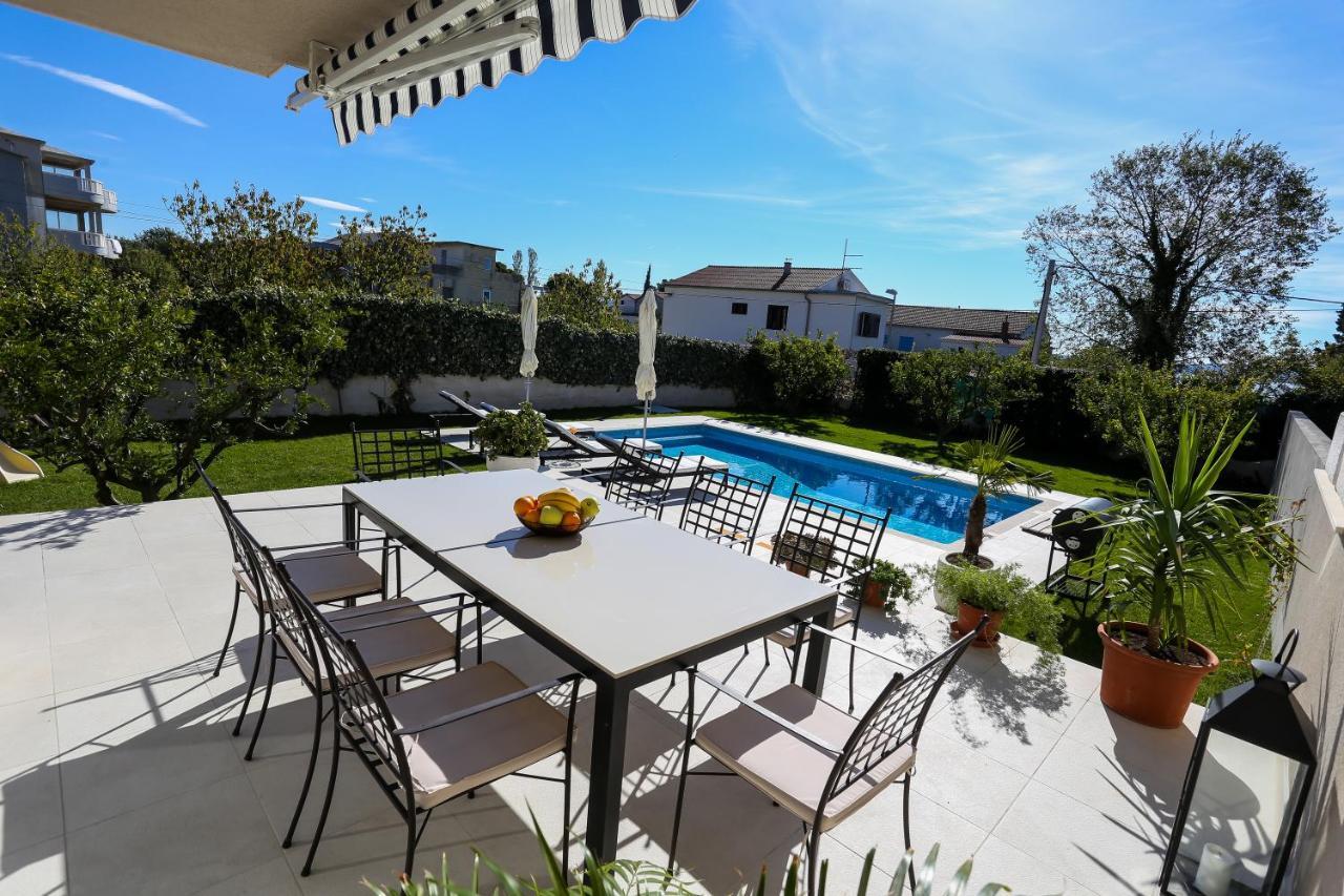 Vila Elysium - Beautiful Family House With Heated Pool Kastela