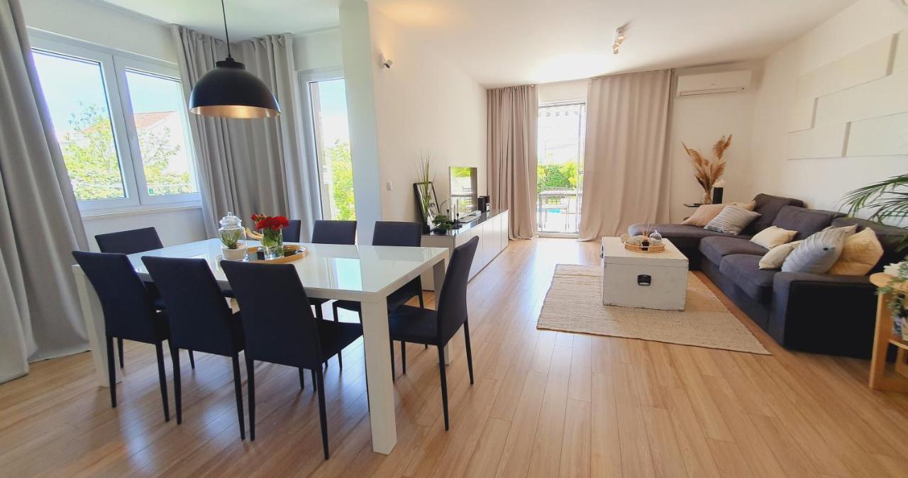Elysium - Beautiful Family House With Heated Pool Villa Kaštela