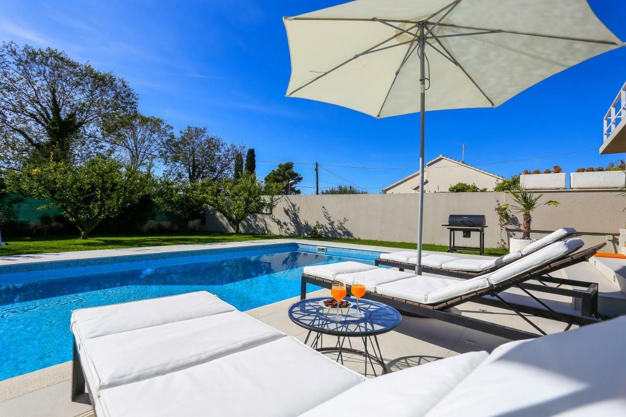 Vila Elysium - Beautiful Family House With Heated Pool