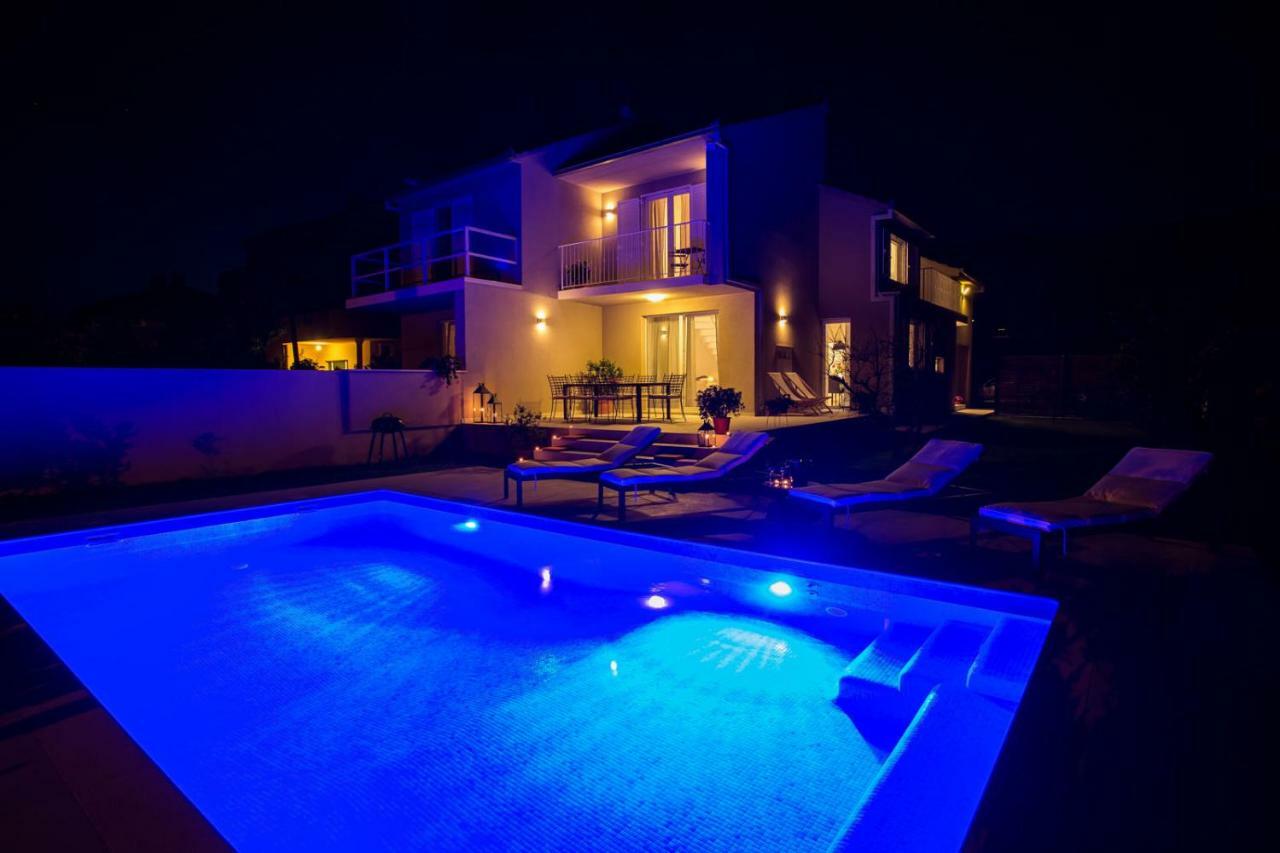 Elysium - Beautiful Family House With Heated Pool Kaštela