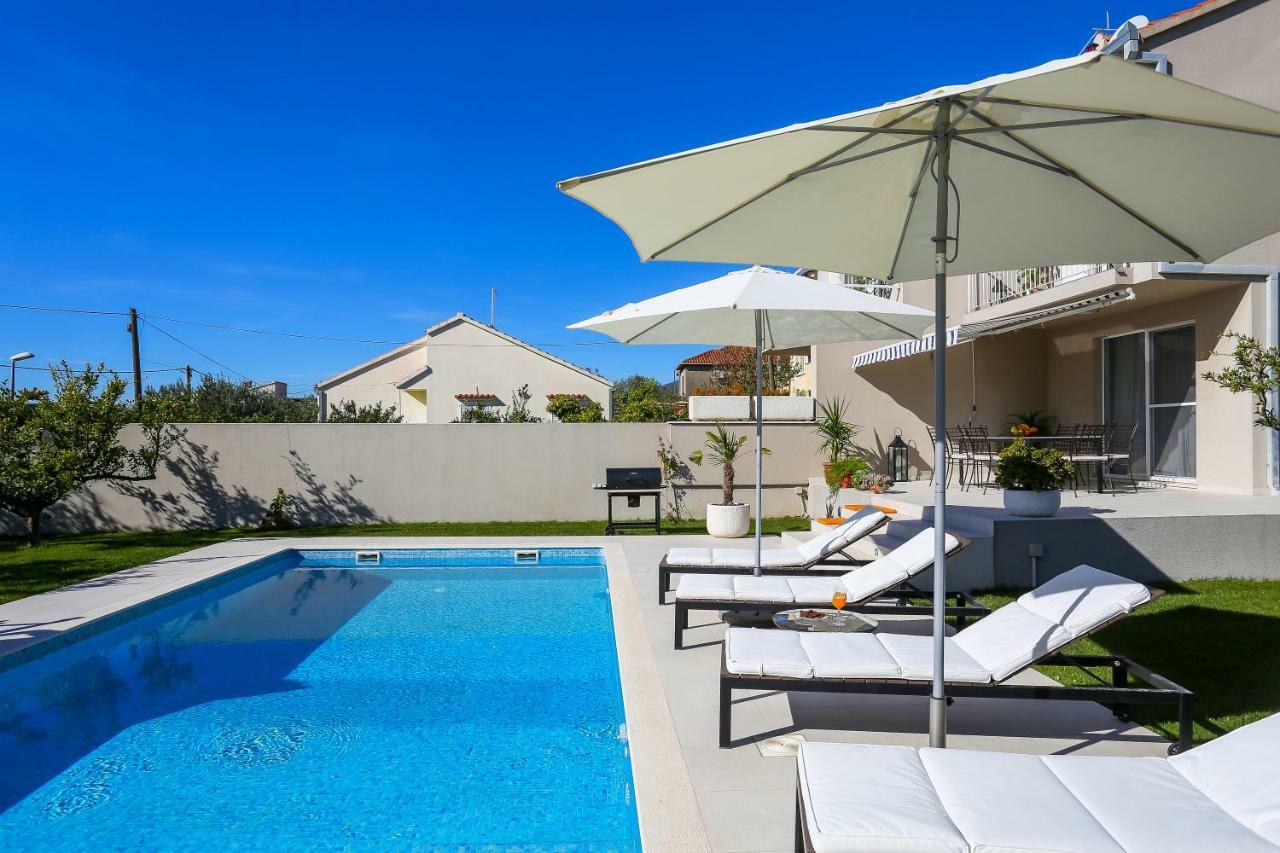 Villa Elysium - Beautiful Family House With Heated Pool Kaštela
