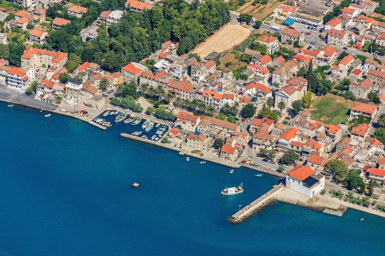 Elysium - Beautiful Family House With Heated Pool Kastela