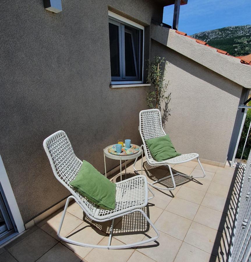 Villa Elysium - Beautiful Family House With Heated Pool Kastela