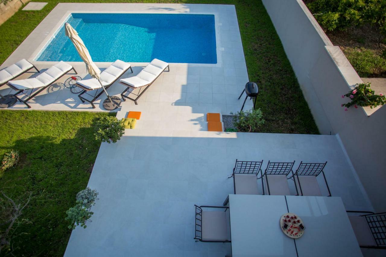 Elysium - Beautiful Family House With Heated Pool