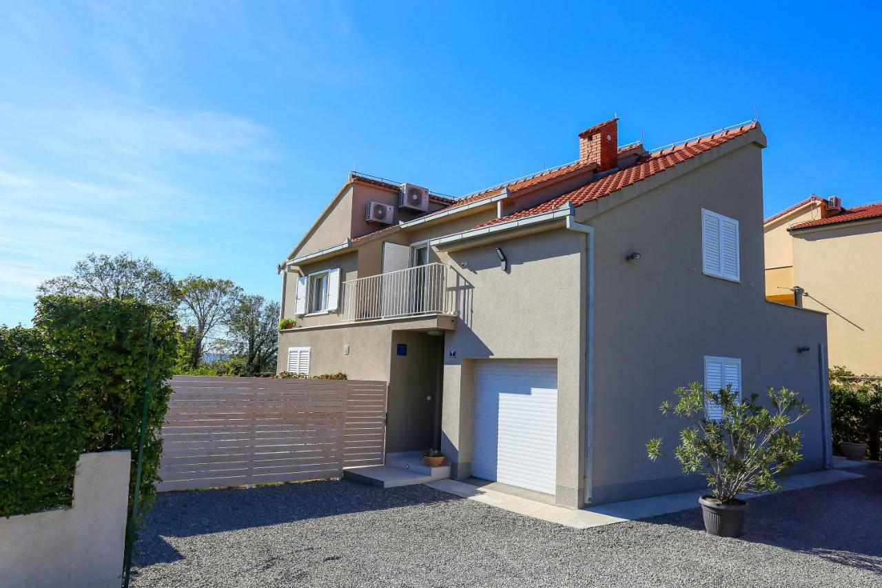 Elysium - Beautiful Family House With Heated Pool Villa Kastela