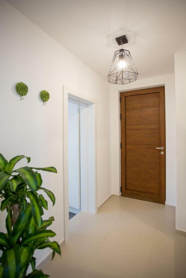 Elysium - Beautiful Family House With Heated Pool