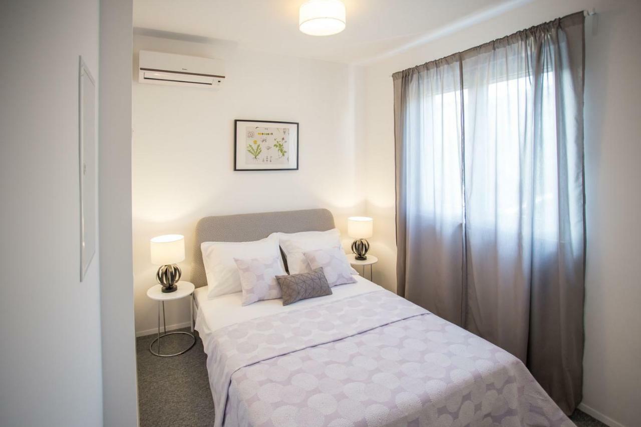 Elysium - Beautiful Family House With Heated Pool Villa *