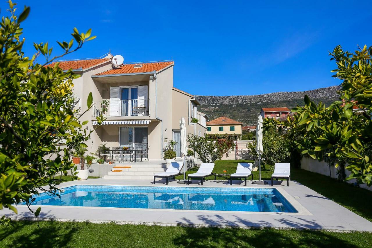 Elysium - Beautiful Family House With Heated Pool Villa