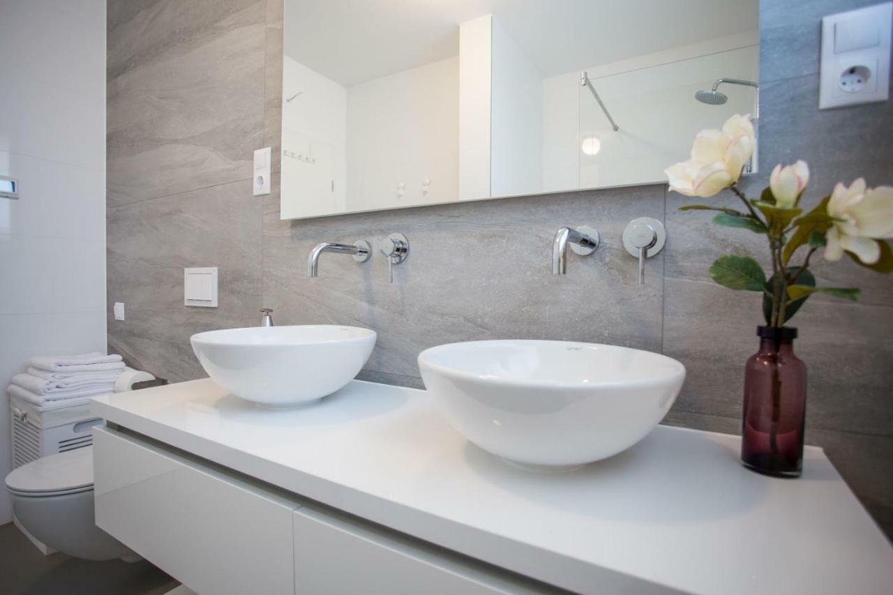 Elysium - Beautiful Family House With Heated Pool Villa Kastela