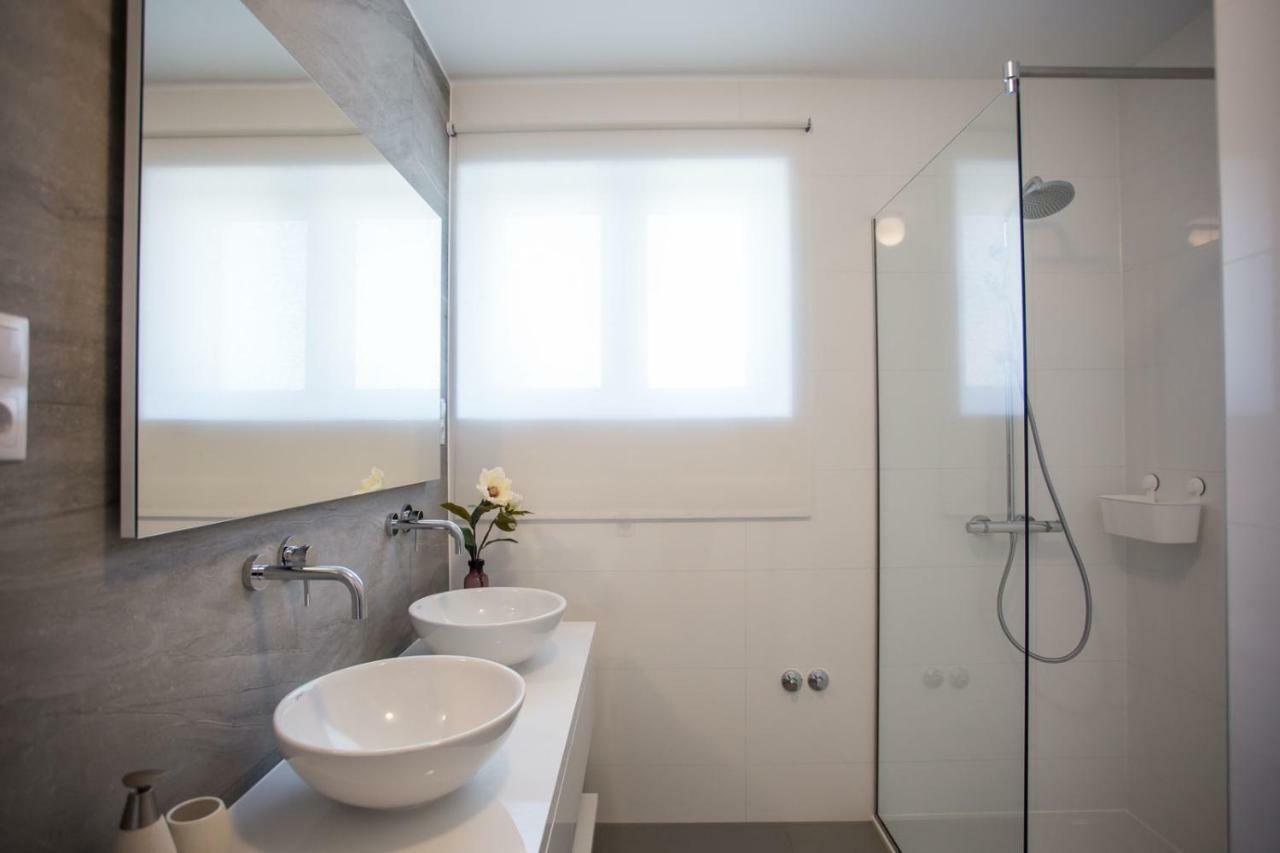 Elysium - Beautiful Family House With Heated Pool Kastela
