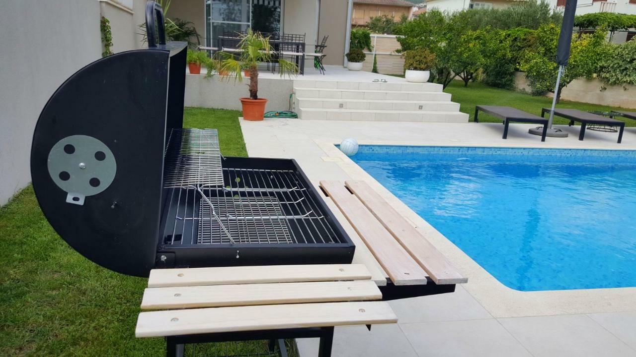 Villa Elysium - Beautiful Family House With Heated Pool Kastela