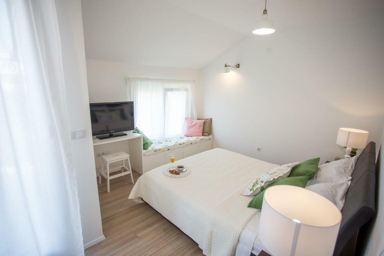 Villa Elysium - Beautiful Family House With Heated Pool