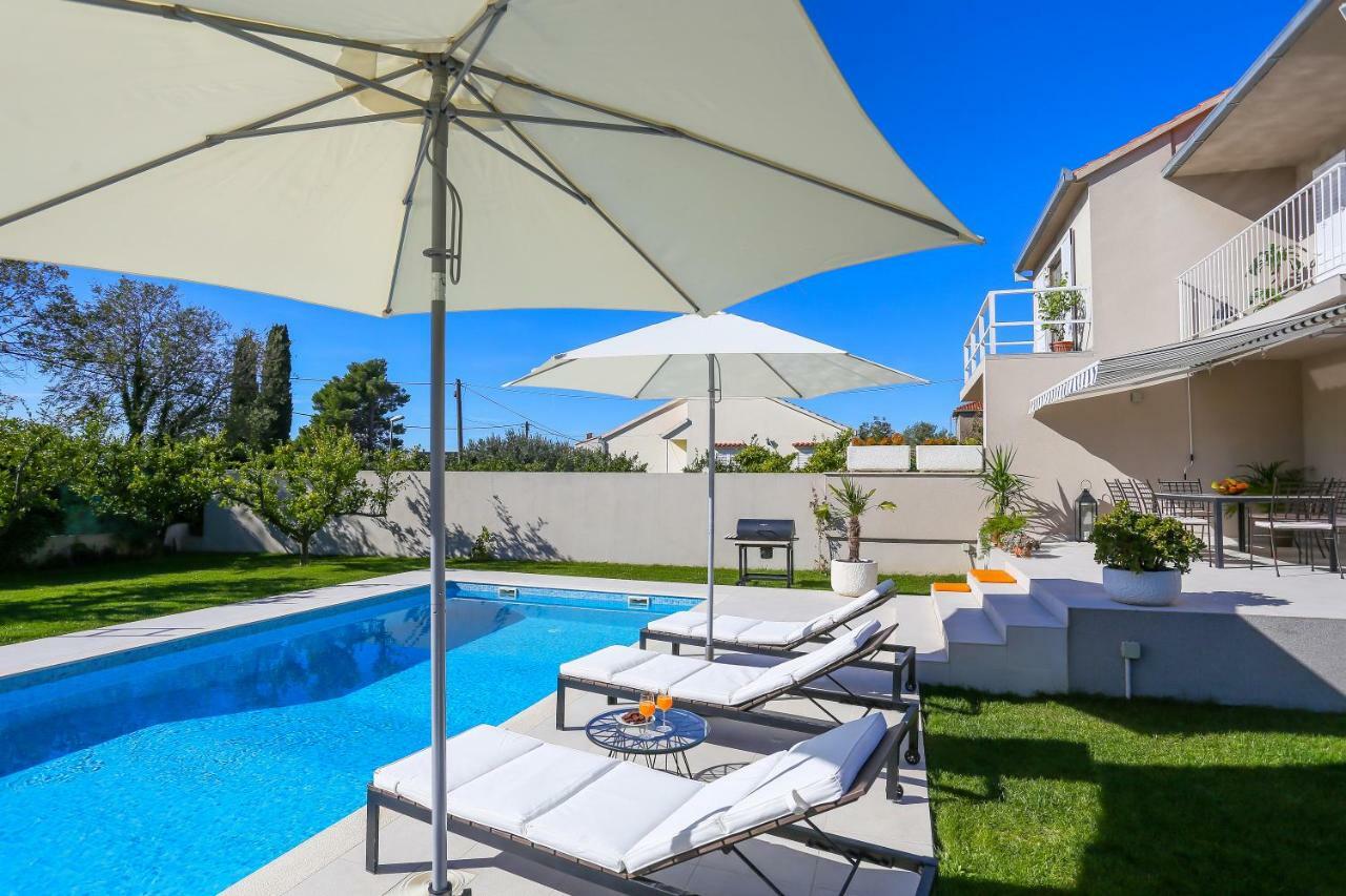 Elysium - Beautiful Family House With Heated Pool Kastela